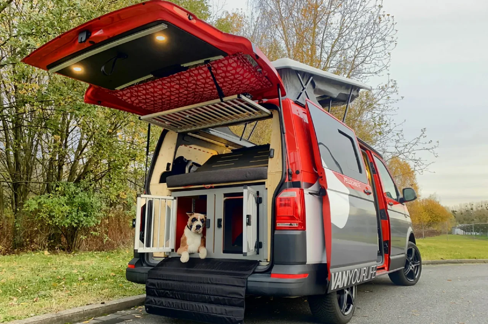 Flowcamper ra mắt Campervan đầu tiên cho thú cưng