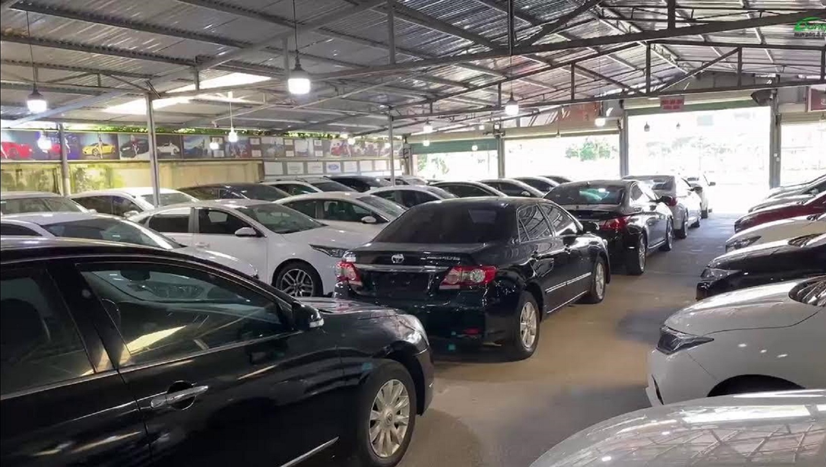 Người dùng ngày càng chuộng ô tô màu trắng, đen, xám