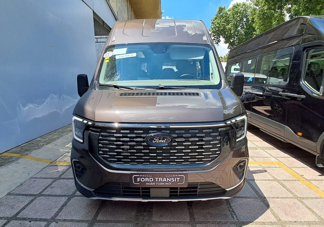Cảm nhận làm hành khách trên Ford Transit hoàn toàn mới vừa ra mắt tại Việt Nam