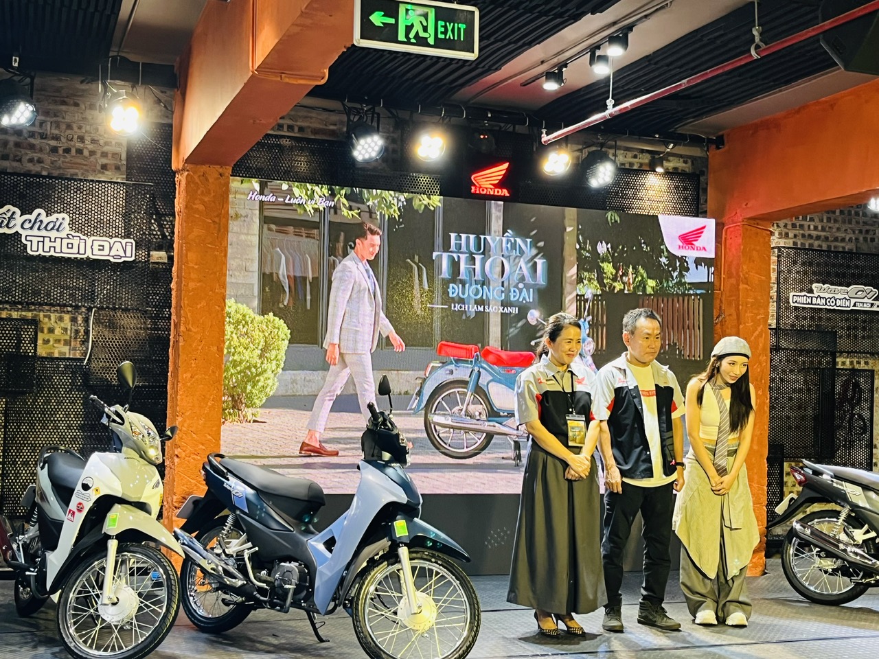 Wave Alpha phiên bản Cổ điển có thiết kế mới ra mắt cùng Super Cub 125 bổ sung màu mới