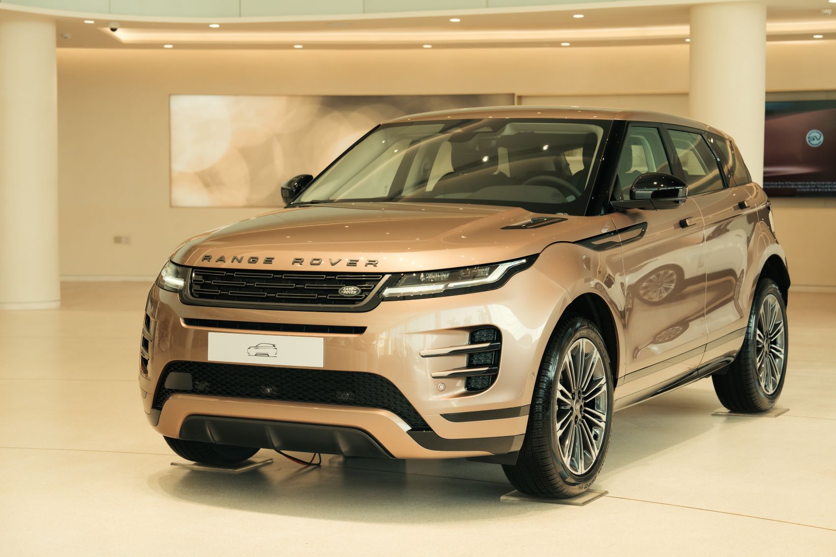 Range Rover Evoque mới chính thức có mặt tại Việt Nam, giá từ hơn 2,9 tỷ đồng