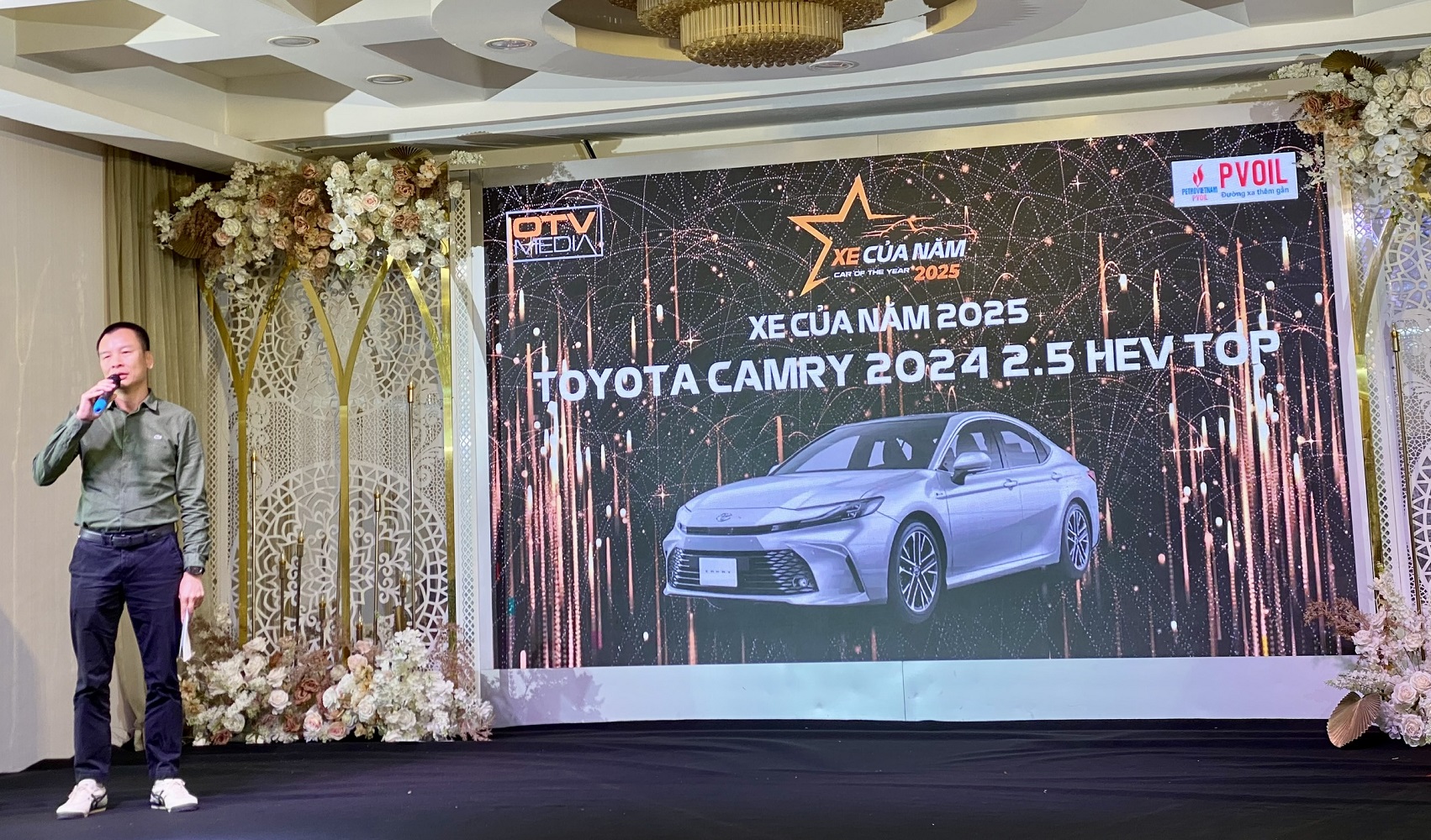 Toyota Camry 2.5 HEV TOP giành danh hiệu xe của năm 2025
