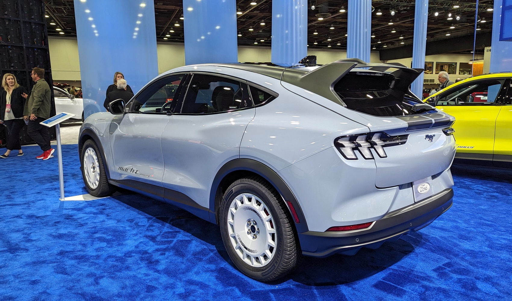 Ford ngừng bán xe điện Mustang Mach-E