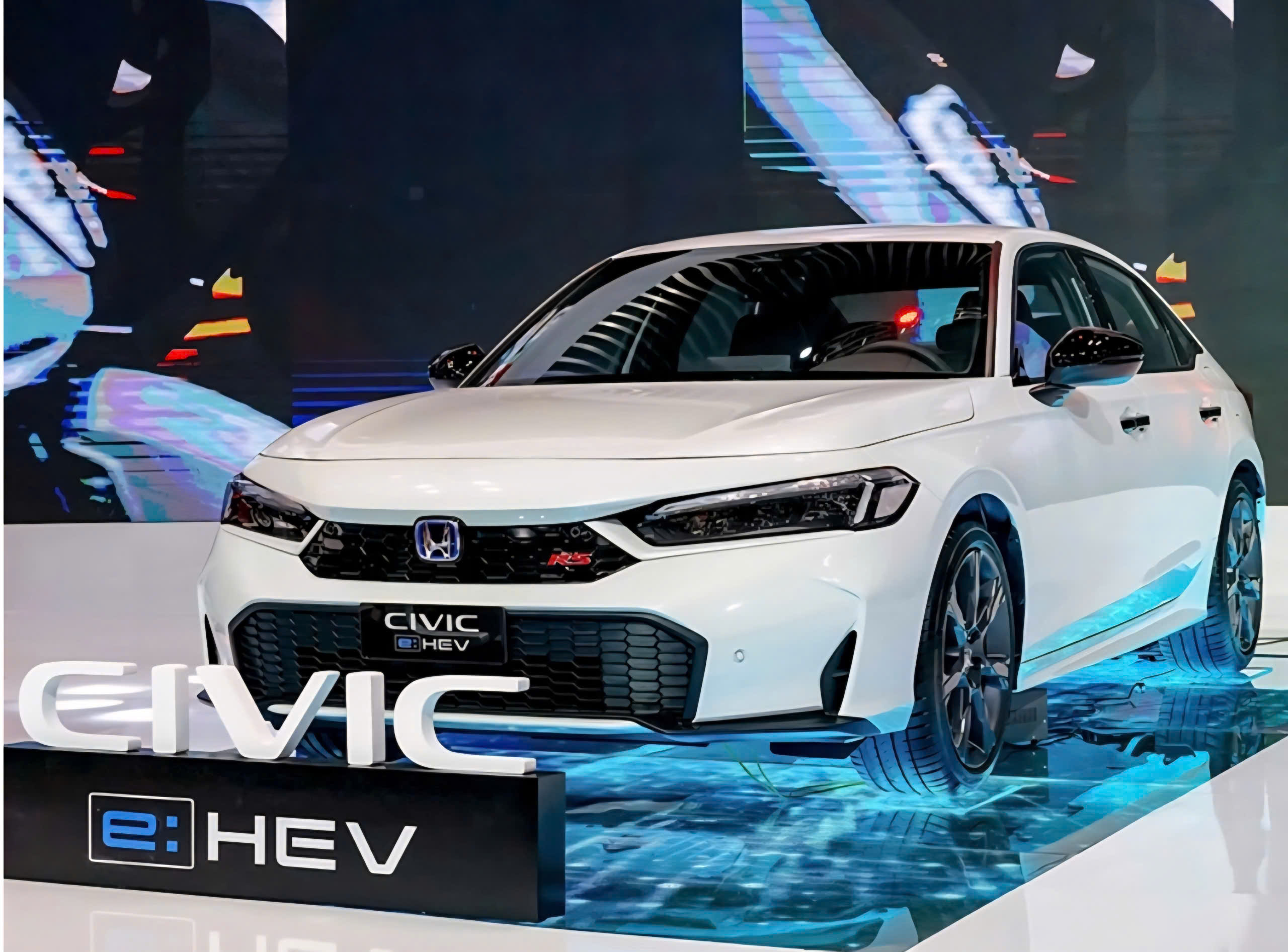 Khuyến mãi tháng 8: giảm nhiều nhất 100 triệu cho xe hybrid, 82 triệu cho xe MPV và hơn 1 tỷ cho SUV