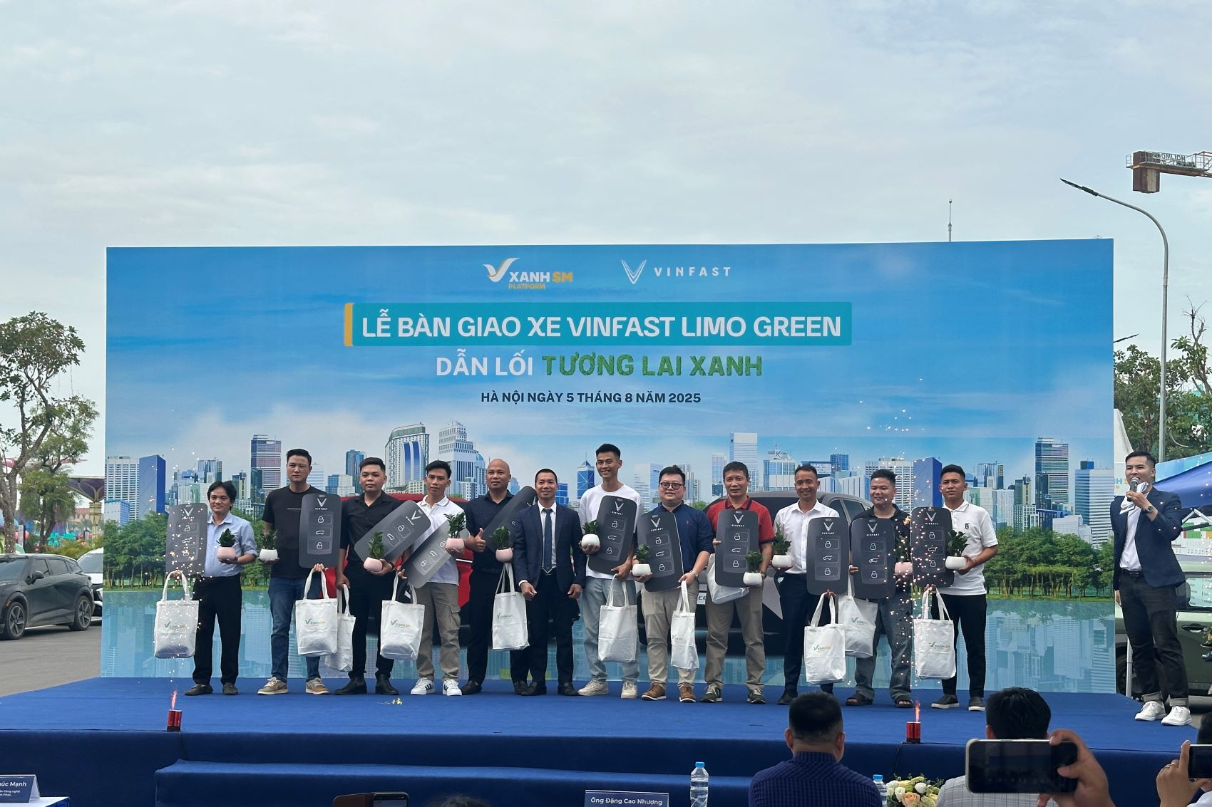 Mẫu MPV thuần điện 7 chỗ - VinFast Limo Green đã tới tay khách hàng