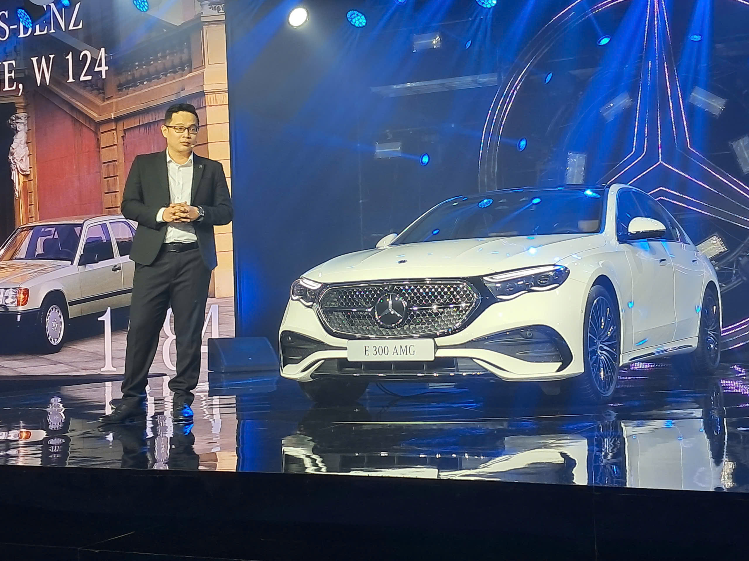 Chi tiết sedan thể thao đô thị Mercedes-Benz E 300 AMG vừa ra mắt tại Hà Nội, giá hơn 3,2 tỷ