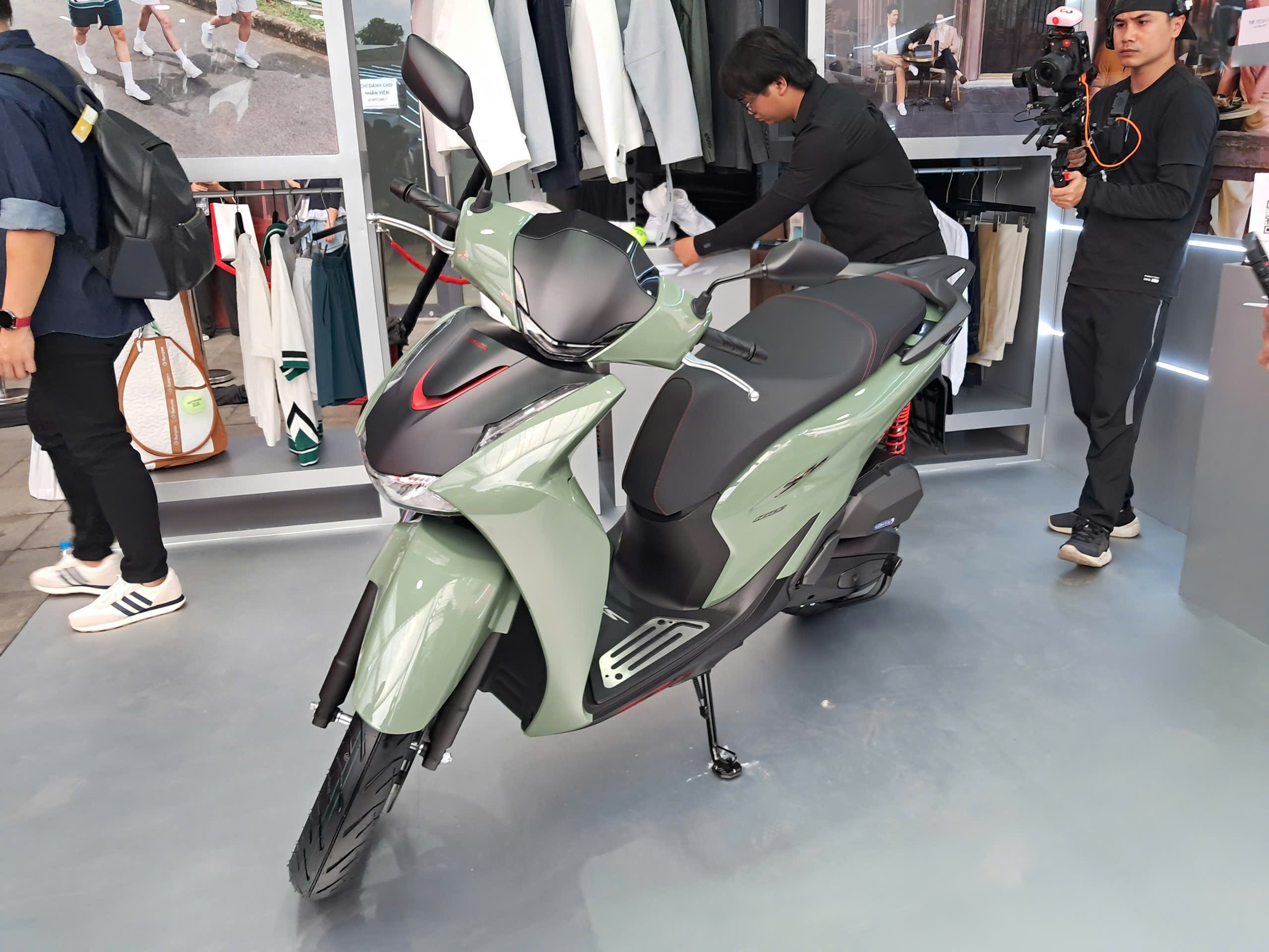 Honda Việt Nam ra mắt Air Blade 125/160 giá từ 42,990 triệu; SH 125i/160i từ 77,890 triệu; Lead từ 39,557 triệu