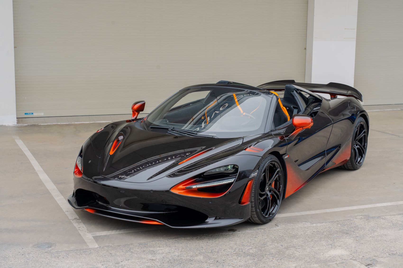 McLaren 750S Spider MSO Orange Coriolis -phiên bản độc nhất- giá 29,4 tỷ chính thức giới thiệu tại Việt Nam