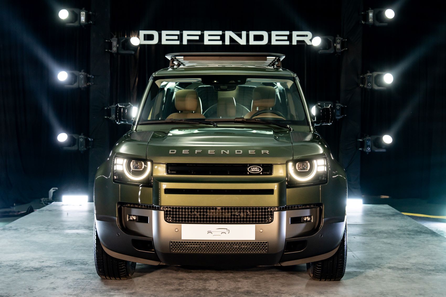 Land Rover Việt Nam ra mắt Defender 2026 nâng cấp: Giá từ 5,1 tỷ đến gần 8 tỷ đồng