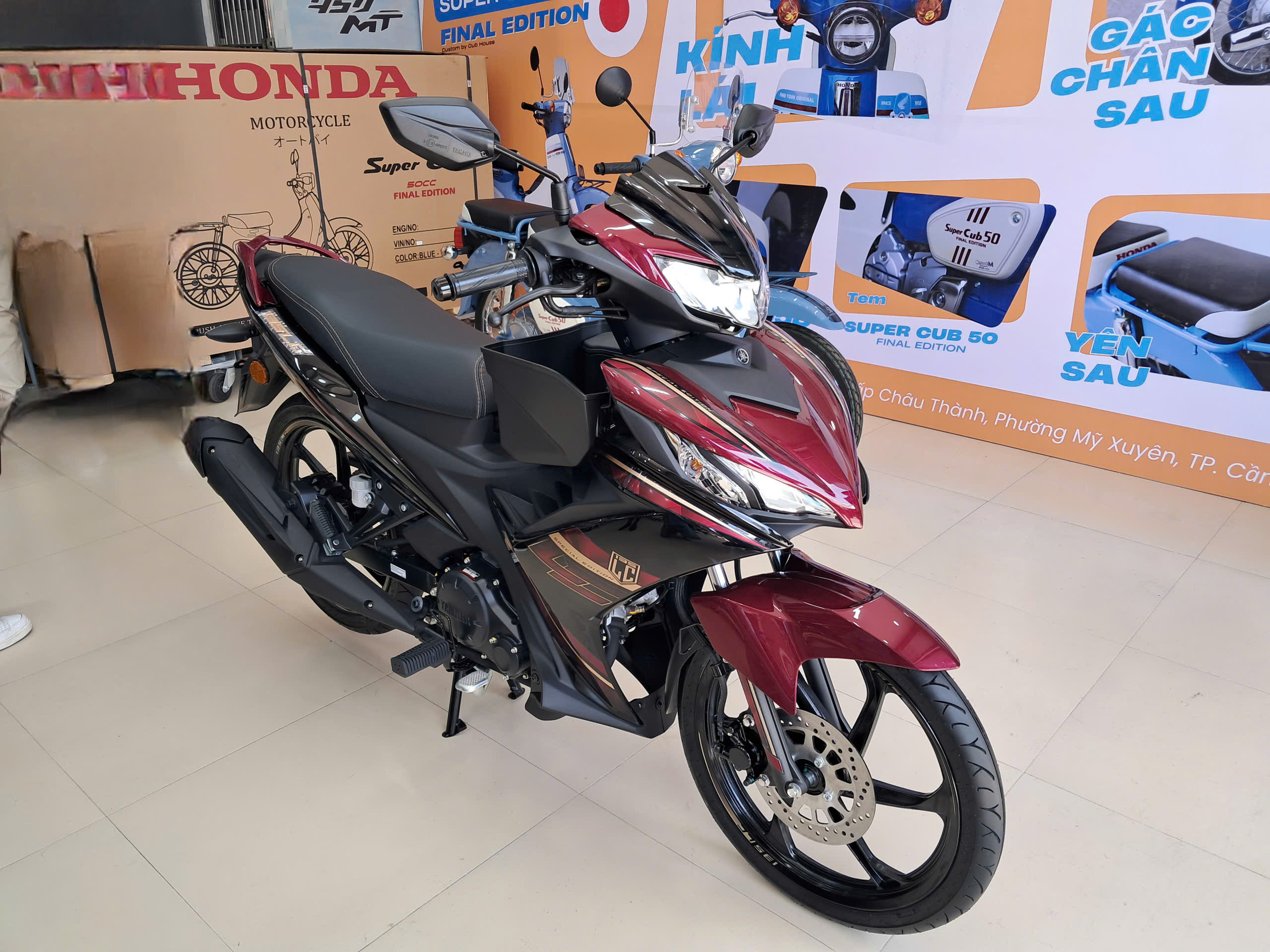 Giới thiệu Yamaha 135LC Red Titan SE và Cub 50 bản độ cho tay lái đô thị