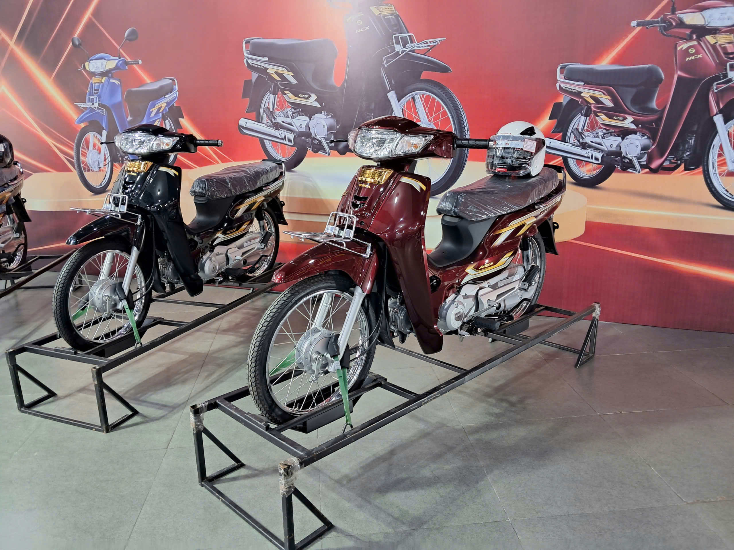 Cửa hàng tư nhân tự nhập Honda Dream NCX 2026 cho tín đồ Việt Nam