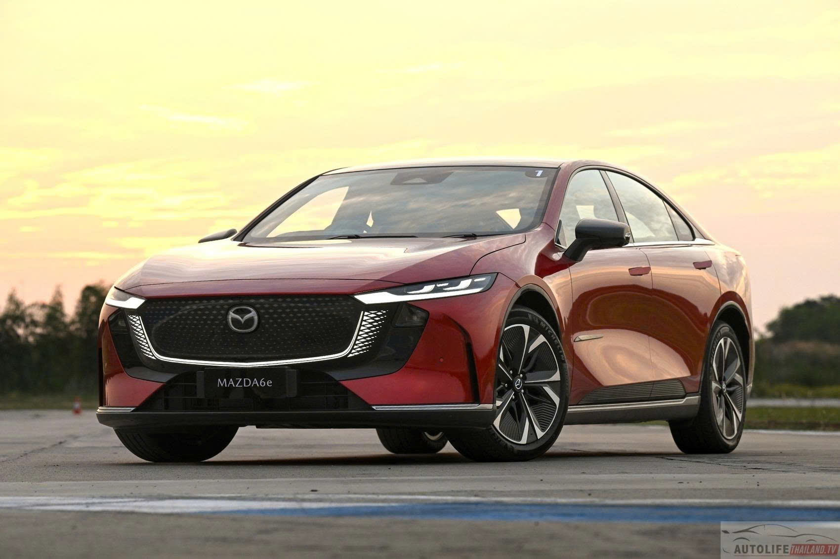 Mazda6e ra mắt tại Đông Nam Á: Sedan điện "gốc Trung" giá từ 932 triệu đồng, tầm vận hành 654 km/sạc