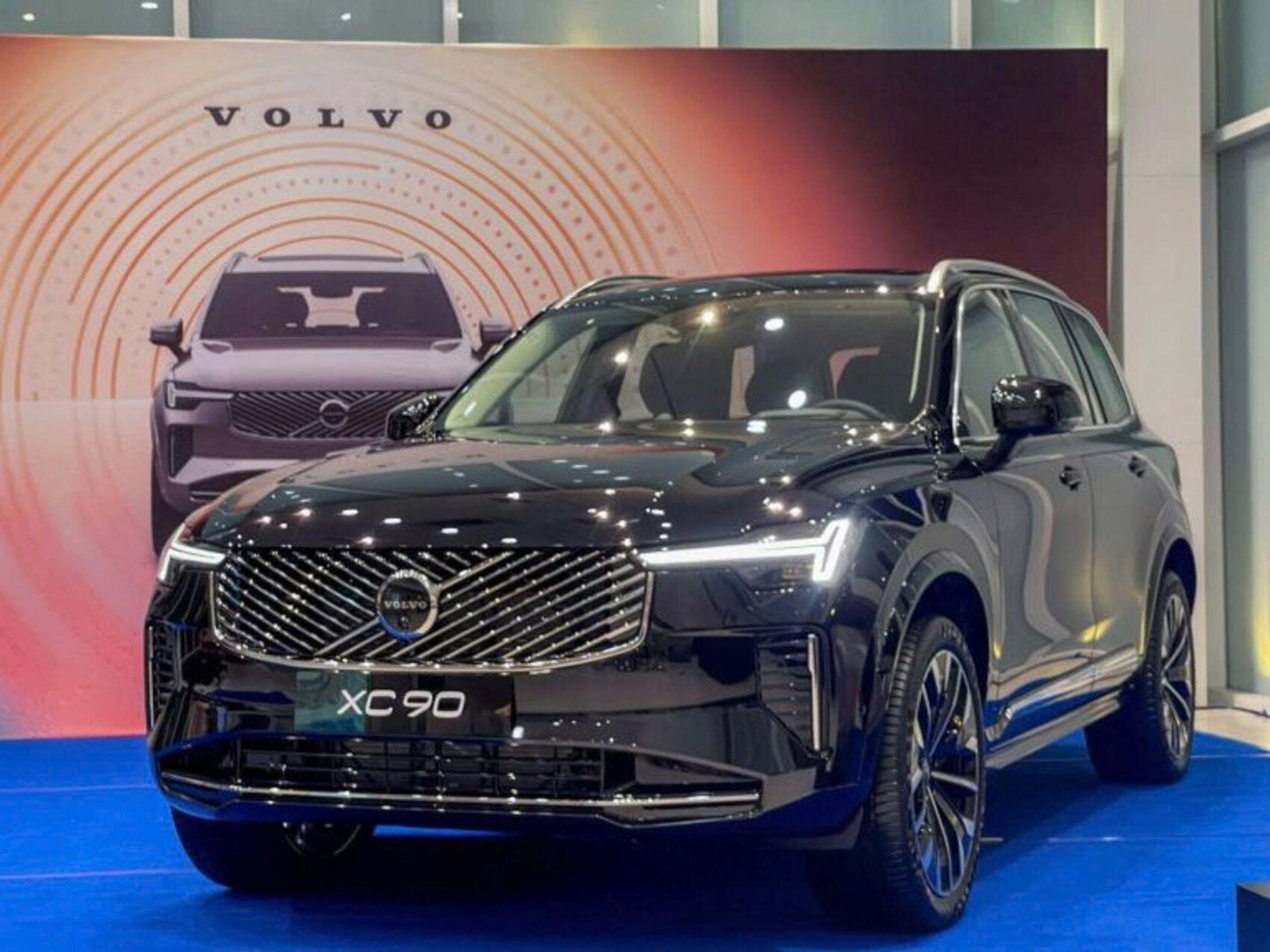 Volvo XC90 2026 ra mắt Việt Nam: Nâng cấp màn hình, lưới tản nhiệt nhưng giá rẻ hơn bản cũ 700 triệu đồng