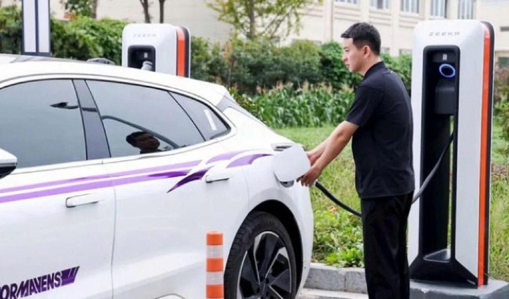 Lynk & Co 10 lật đổ kỷ lục sạc nhanh của BYD khi sạc từ 10% lên 97% chỉ mất 8 phút 42 giây