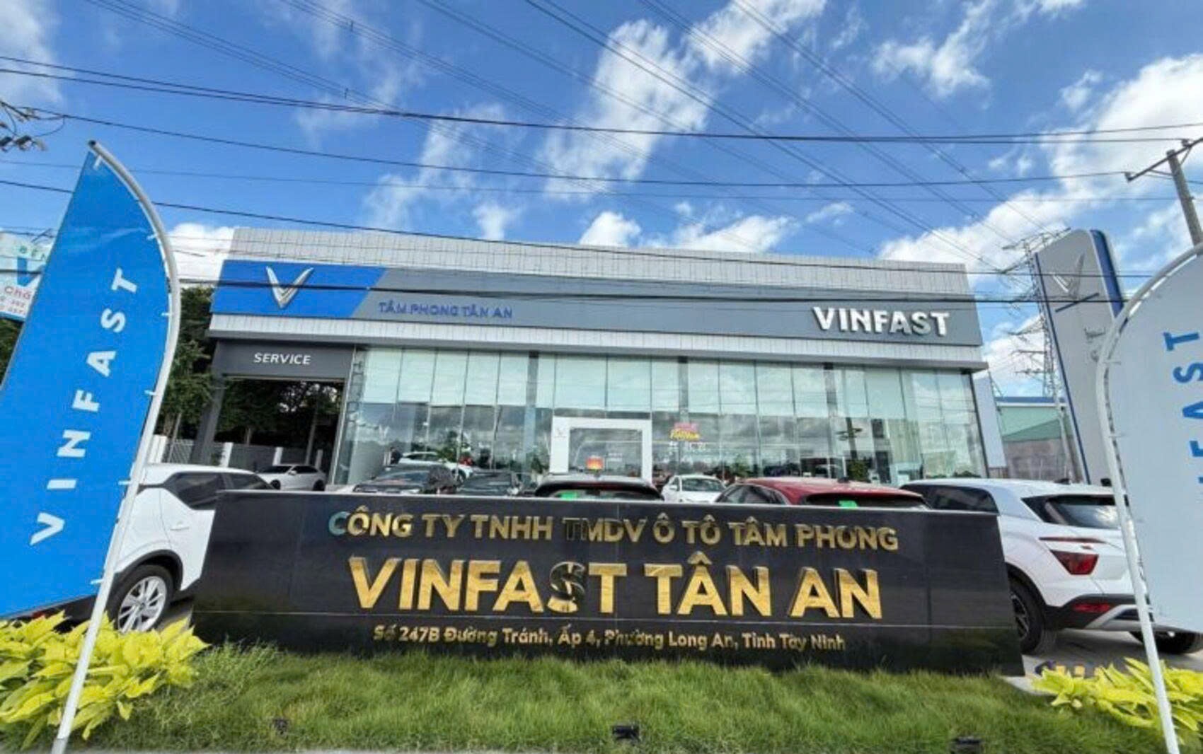 Chủ đại lý VinFast: Doanh số xe bùng nổ, doanh thu dịch vụ tăng trưởng mạnh