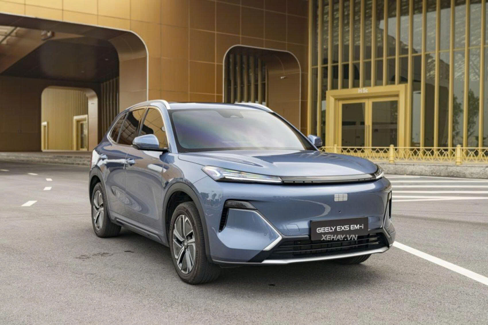 Geely EX5 EM-i: Hướng đi “lai điện” cho người dùng thực dụng