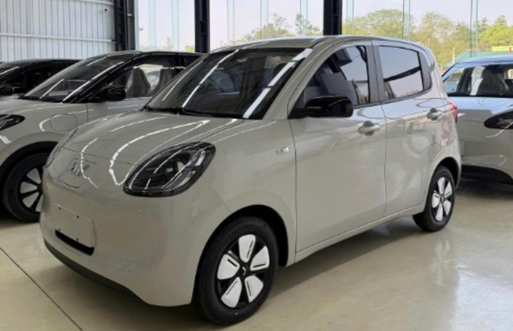 Wuling Macaron mở bán tại Việt Nam: Thêm cấu hình 5 cửa, hỗ trợ sạc nhanh, giá dự kiến từ 269 triệu đồng