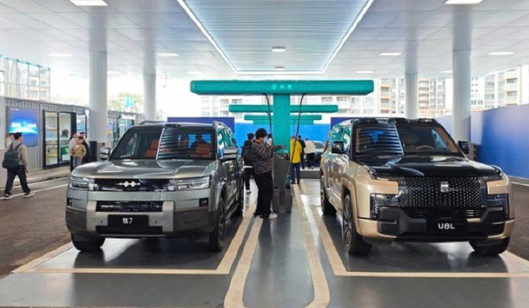 BYD xây 5.000 trạm sạc siêu nhanh trong 1 tháng, sạc 100% pin chỉ mất 9 phút