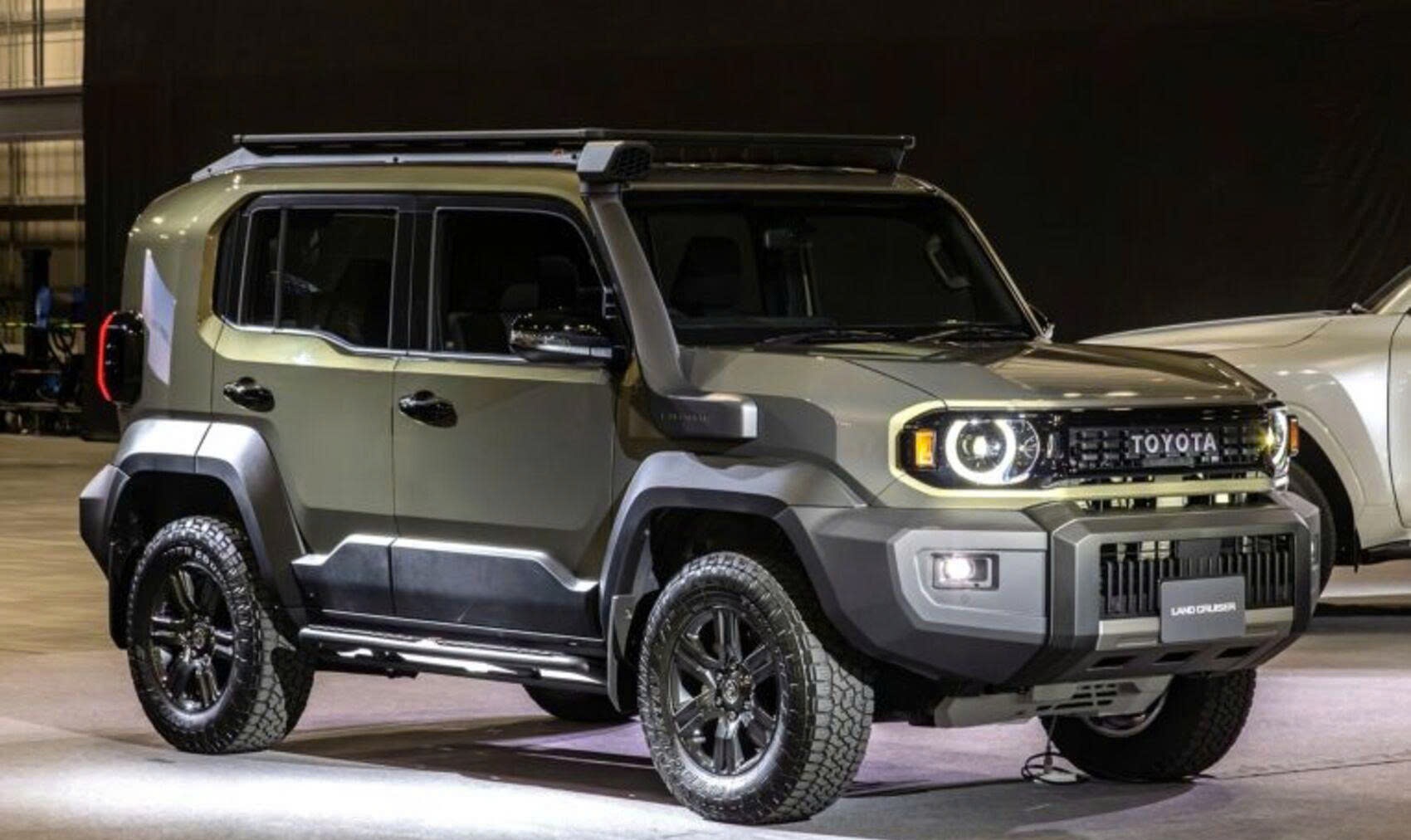 Toyota mở bán Land Cruiser FJ tại Nhật, giá từ 750 triệu đồng