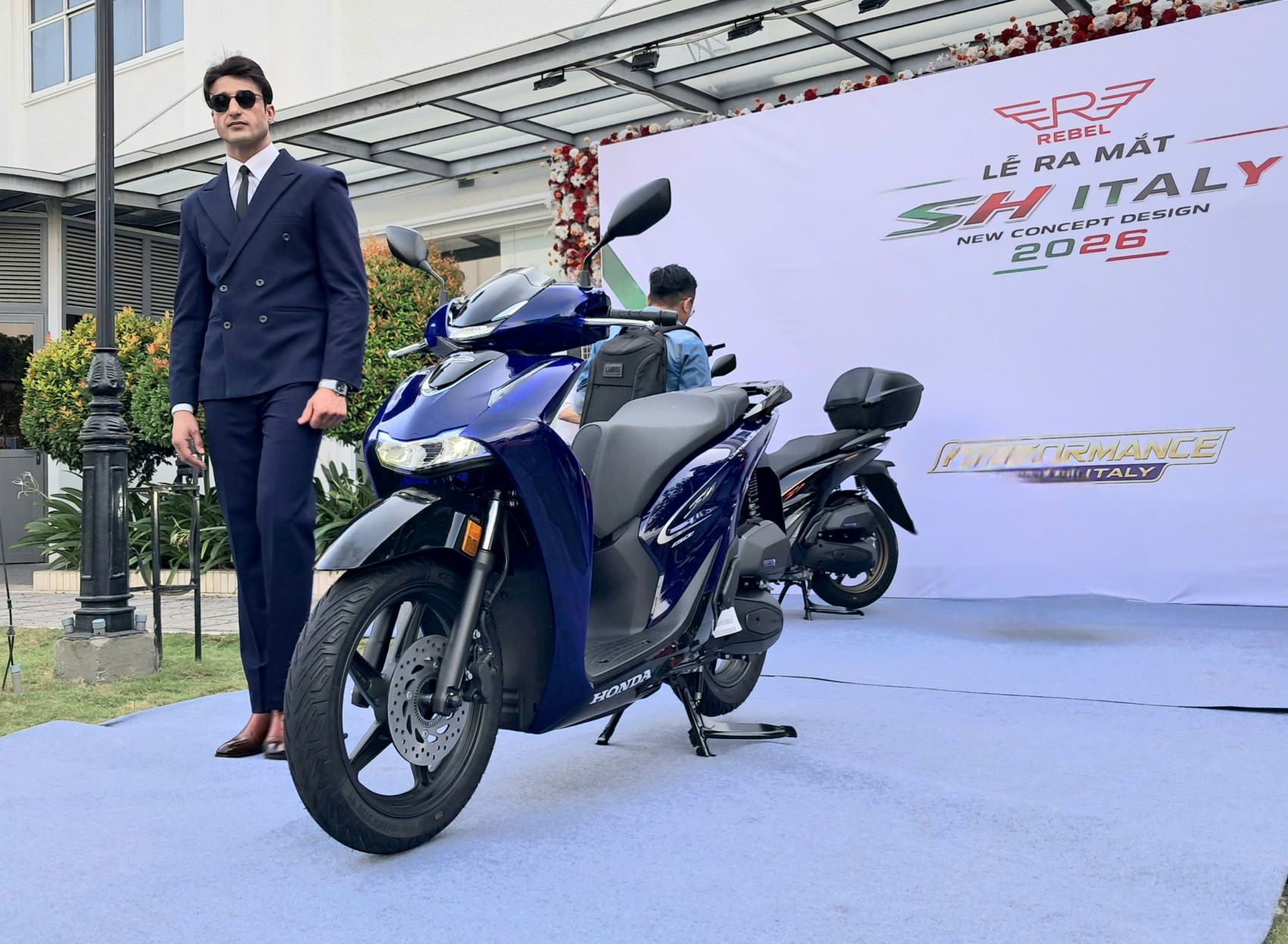 Chi tiết Honda SH bản Vetro Blue 2026 xe nhập Ý vừa công bố giá chính thức 235 triệu