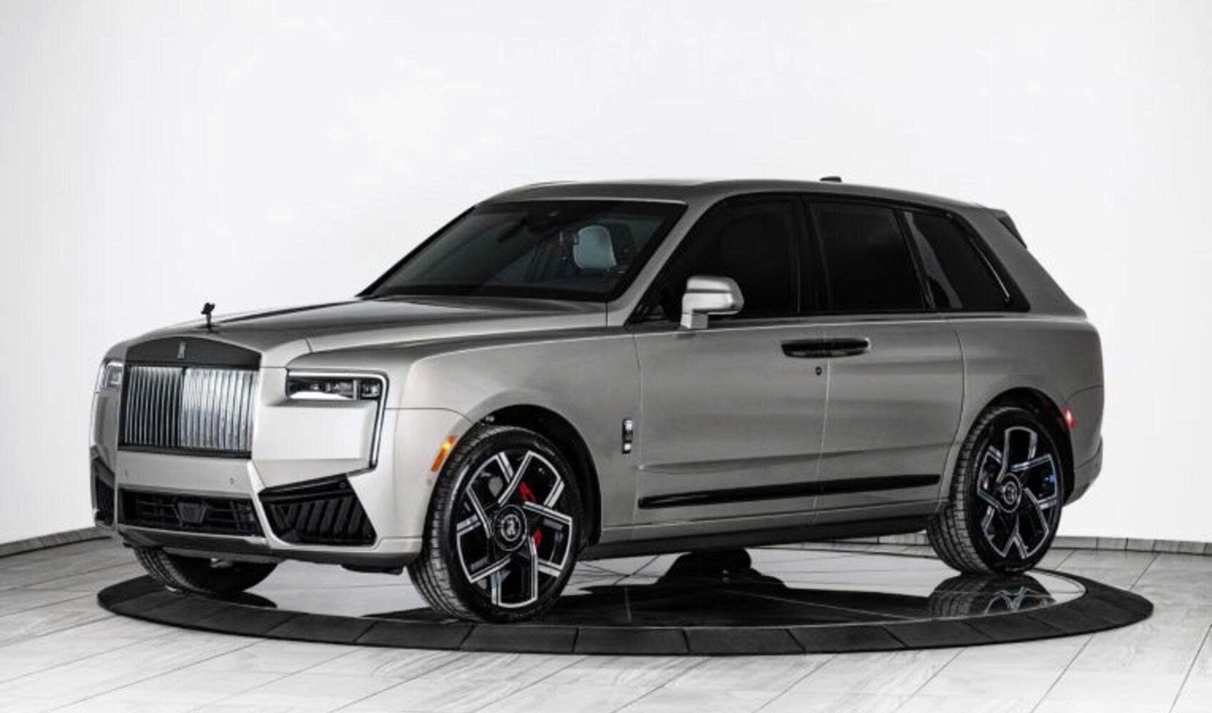 Chi tiết Rolls-Royce Cullinan bọc thép: Chịu được đạn súng trường và lựu đạn mà vẫn giữ trọn vẻ xa hoa