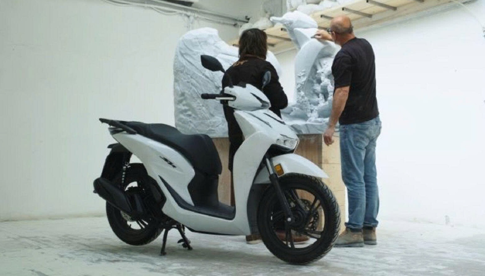 Honda SH 125i có thêm phiên bản mới, lần đầu dùng vật liệu không cần sơn thân xe