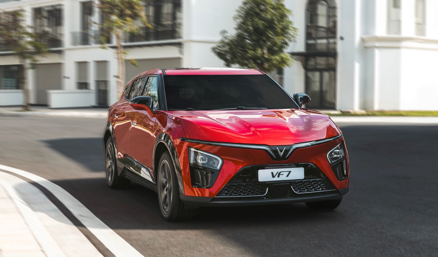 VinFast VF 7 Eco là “món hời” người dùng khó bỏ qua trong tháng 6