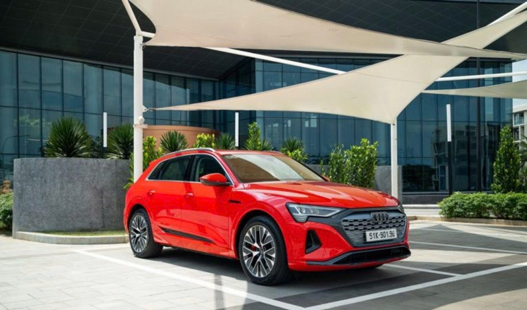 Audi Việt Nam triệu hồi 6 xe e-tron và 3 xe Q8 e-tron để kiểm tra hệ thống phanh