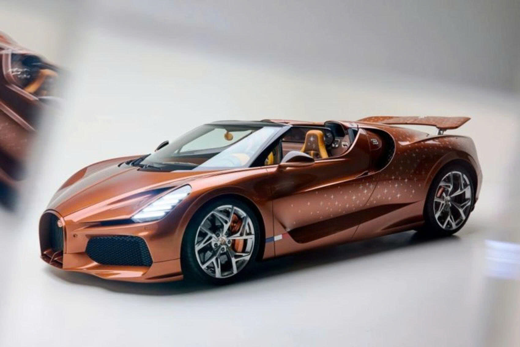 Cận cảnh Bugatti W16 Mistral: Siêu phẩm mui trần độc bản lấy cảm hứng từ tiểu thuyết Hoàng tử bé, giá hơn 263 tỷ đồng