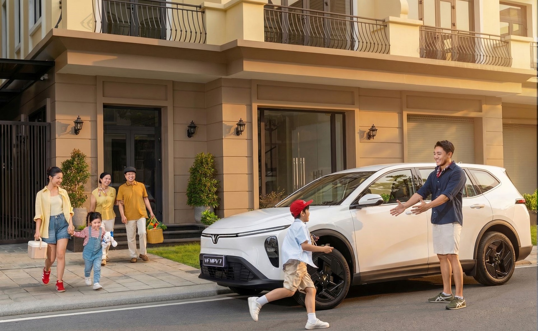Di chuyển hằng ngày hay vi vu cuối tuần, VinFast VF MPV 7 đều đáp ứng tốt nhu cầu của người dùng gia đình