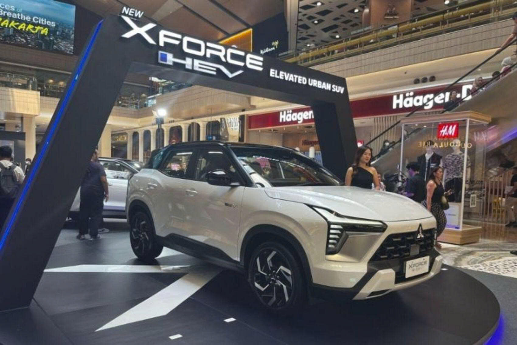 Mitsubishi Xforce HEV chính thức trình làng: Giá khoảng 651 triệu đồng, sản xuất tại nhà máy đang xuất khẩu xe sang Việt Nam