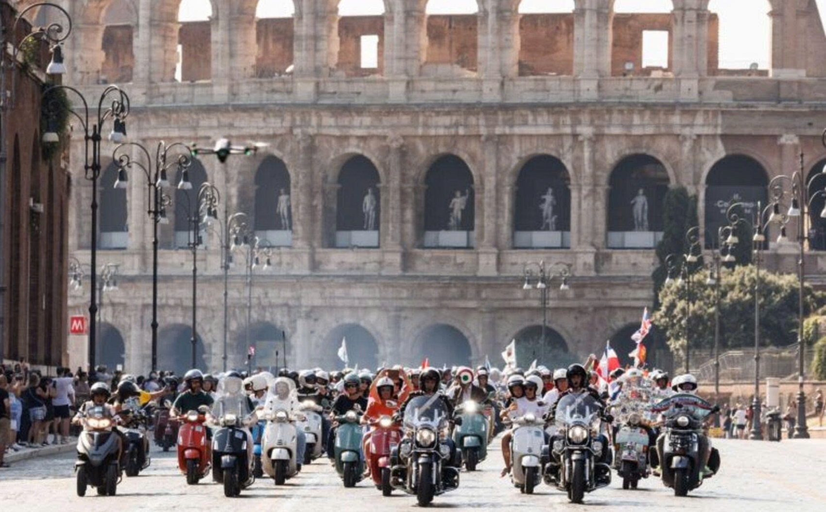 25.000 xe Vespa từ 67 quốc gia hội tụ tại Rome trong lễ kỷ niệm 80 năm thương hiệu
