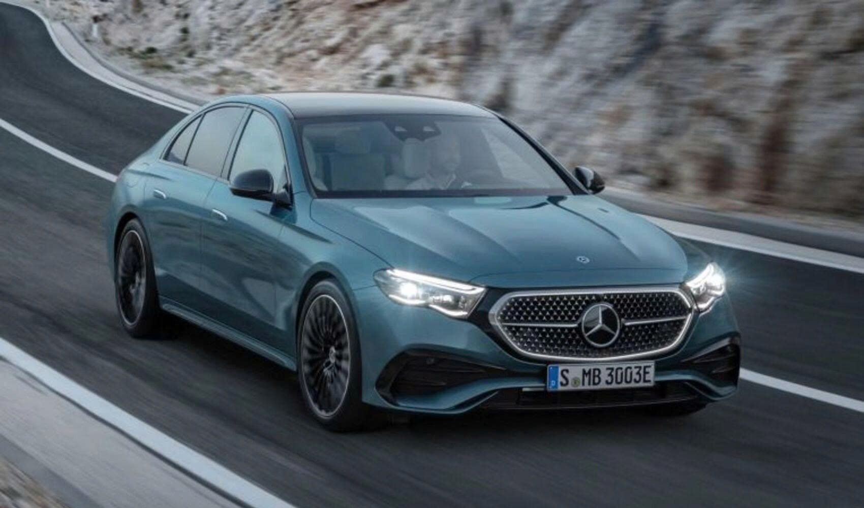 Mercedes-Benz E 350e nhận đặt cọc: Sedan PHEV chạy gần 120 km/lần sạc, giá dự kiến khoảng 3,399 tỷ đồng