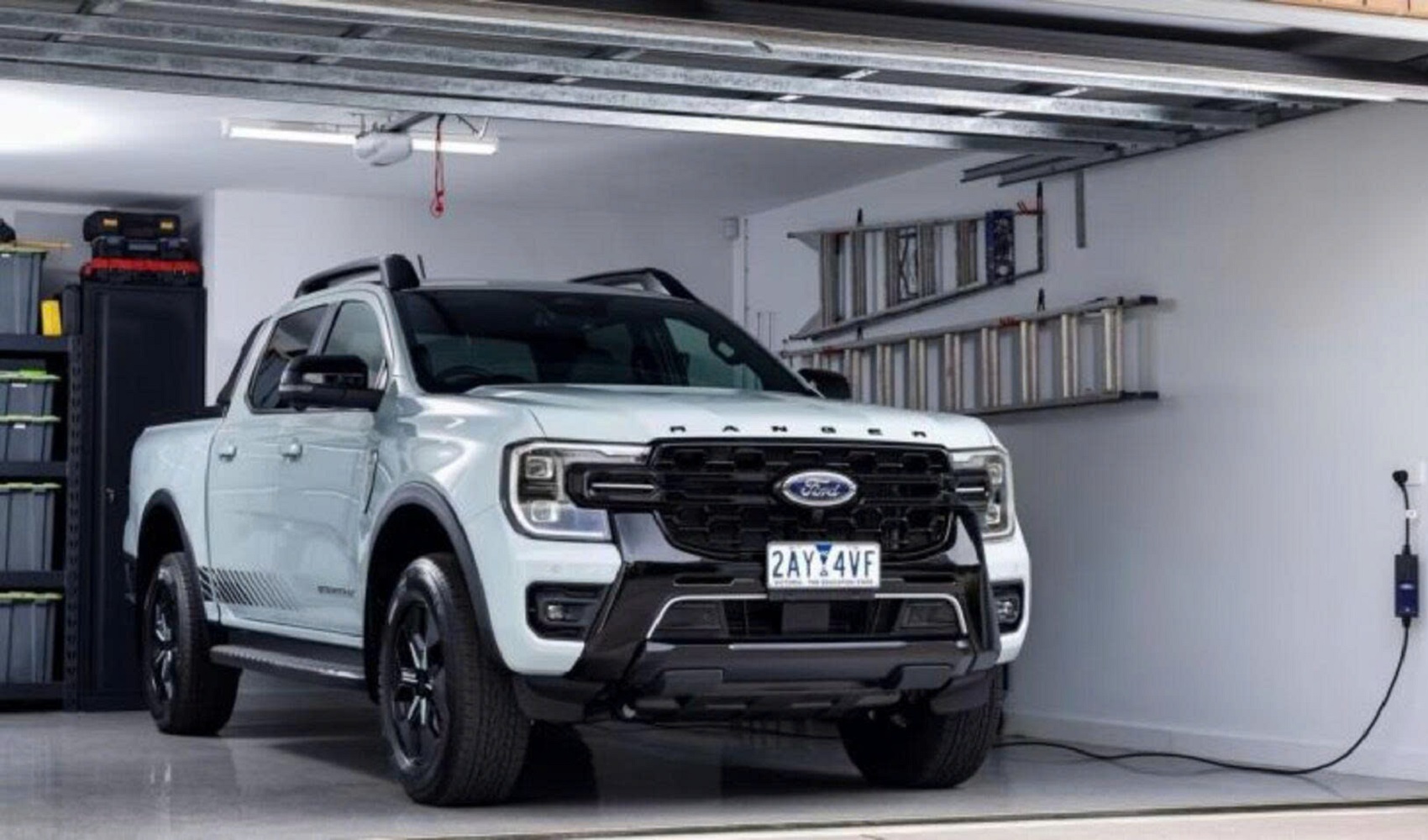 Ford Ranger PHEV có thể thay máy phát điện, tiêu thụ nhiên liệu thấp hơn đáng kể