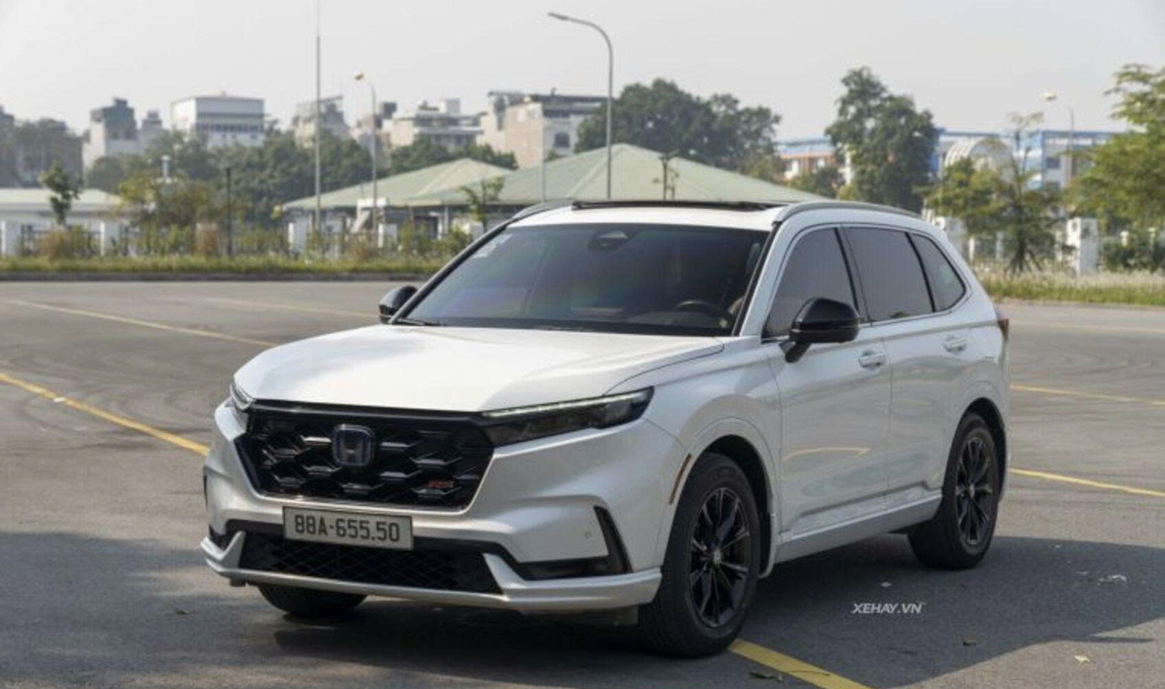 Người dùng VNeID mức 2 được giảm lệ phí trước bạ với ô tô, xe máy khi khai, nộp thuế điện tử
