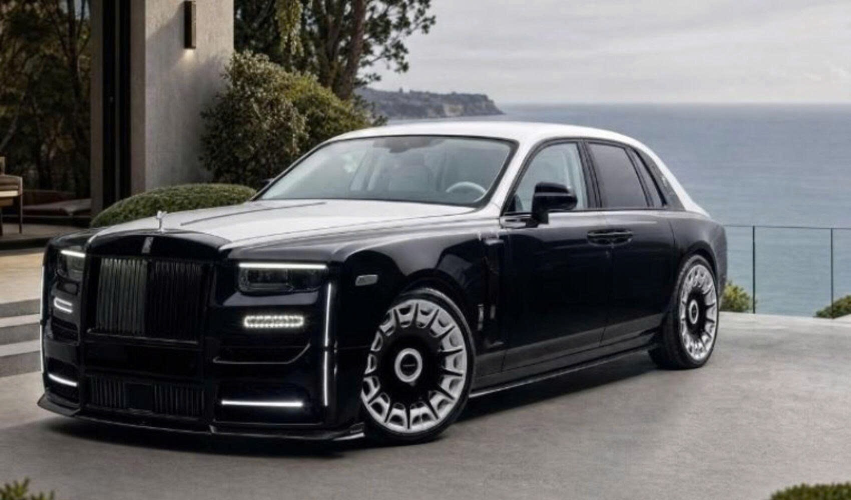 Rolls-Royce Phantom khoác lớp áo mới đầy sang chảnh sau màn "dao kéo" của Mansory