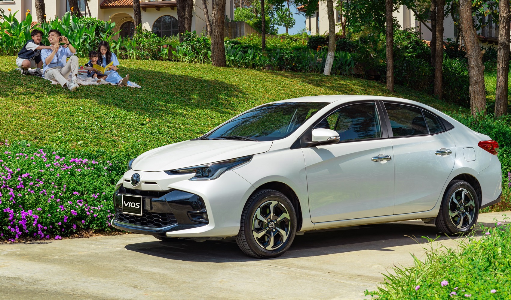 Mua xe Toyota trước tháng Ngâu: Nhẹ gánh chi phí ban đầu, an tâm sử dụng dài lâu