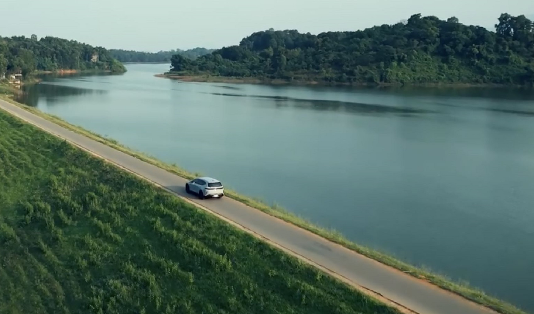 Đổi SUV máy dầu gắn bó 14 năm sang VinFast VF MPV 7, chủ xe chia sẻ: “Dùng nhẹ đầu, nuôi nhẹ gánh”