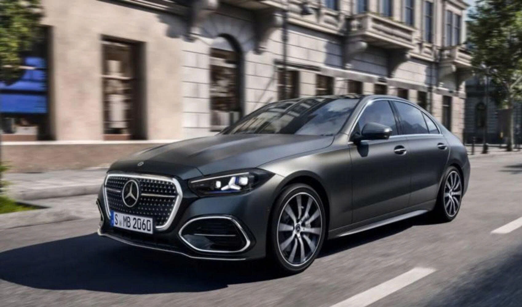 Mercedes-Benz C-Class nâng cấp lớn với lưới tản nhiệt phát sáng, hệ điều hành tích hợp AI có thể trò chuyện như con người