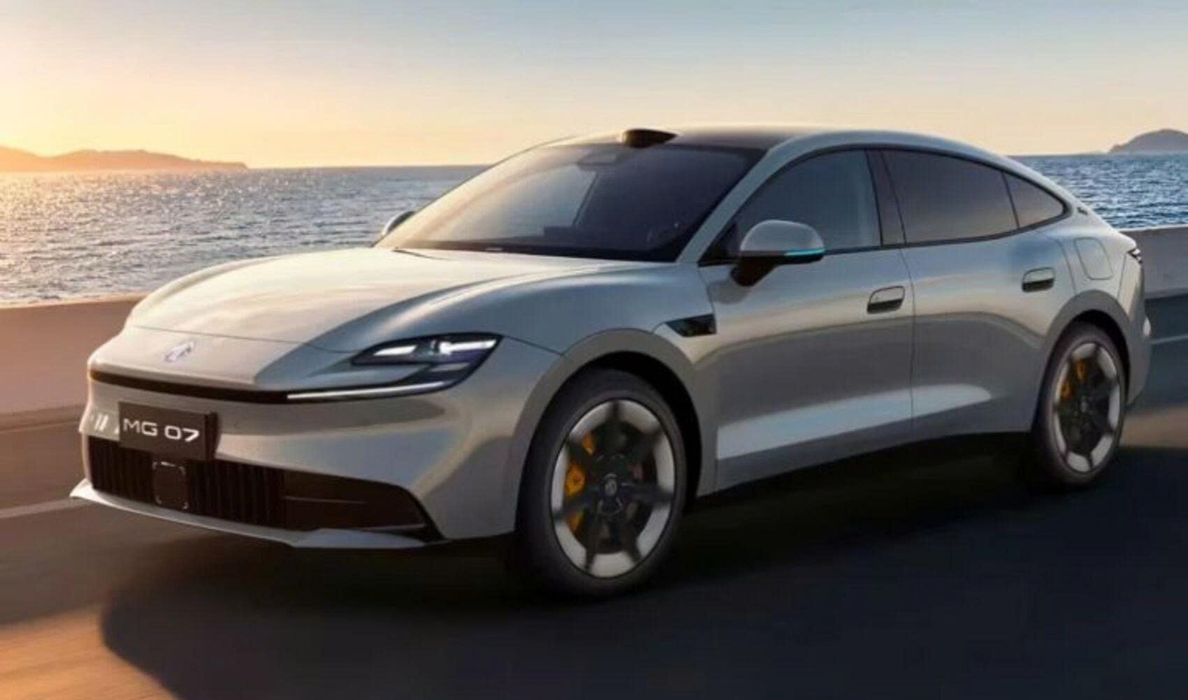 MG 07 PHEV lộ diện với tầm chạy điện 245 km, đổ đầy bình đi 1.745 km