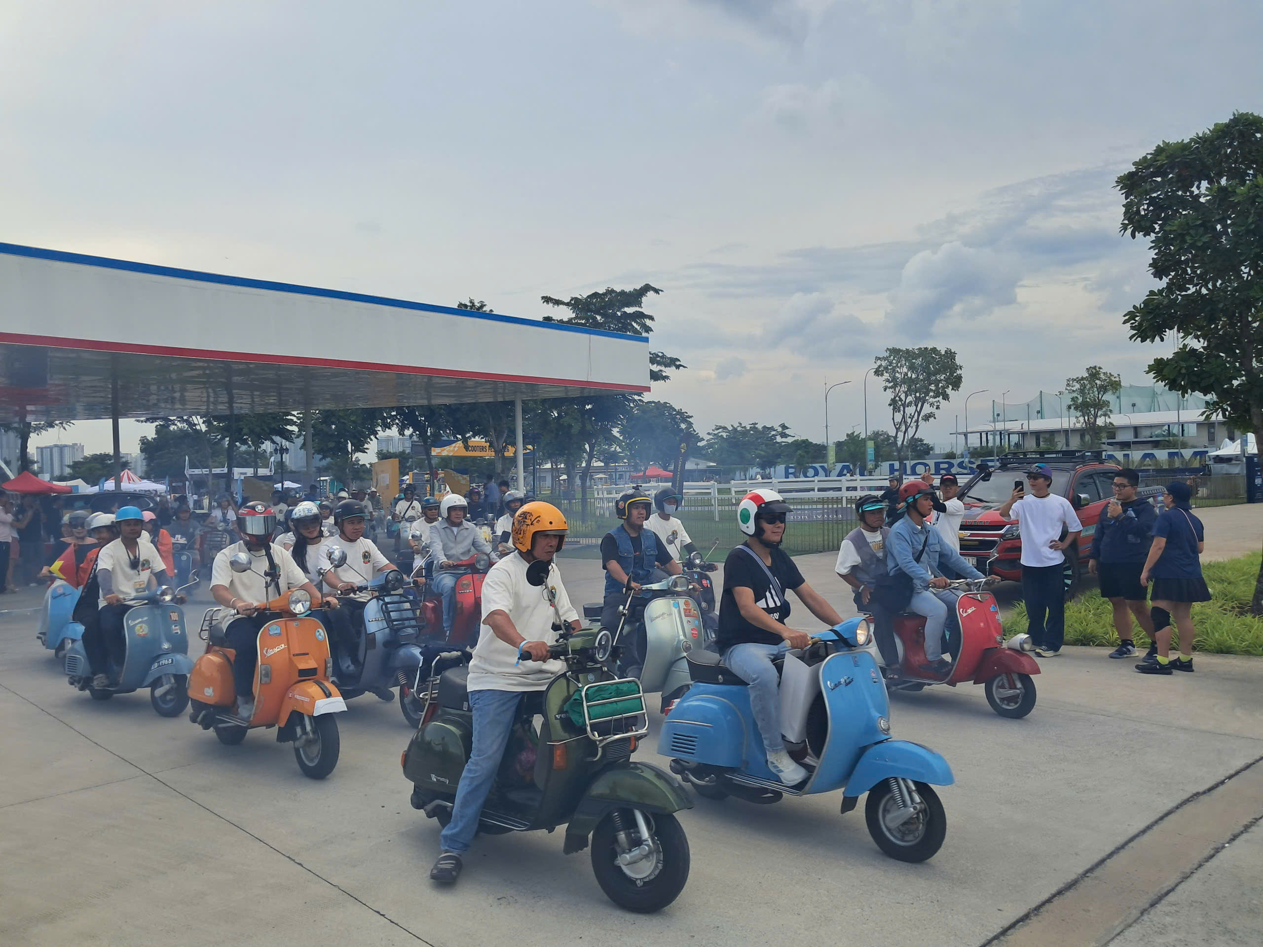 Chùm ảnh lễ hội xe tay ga trong khu đô thị mới tại TP.HCM