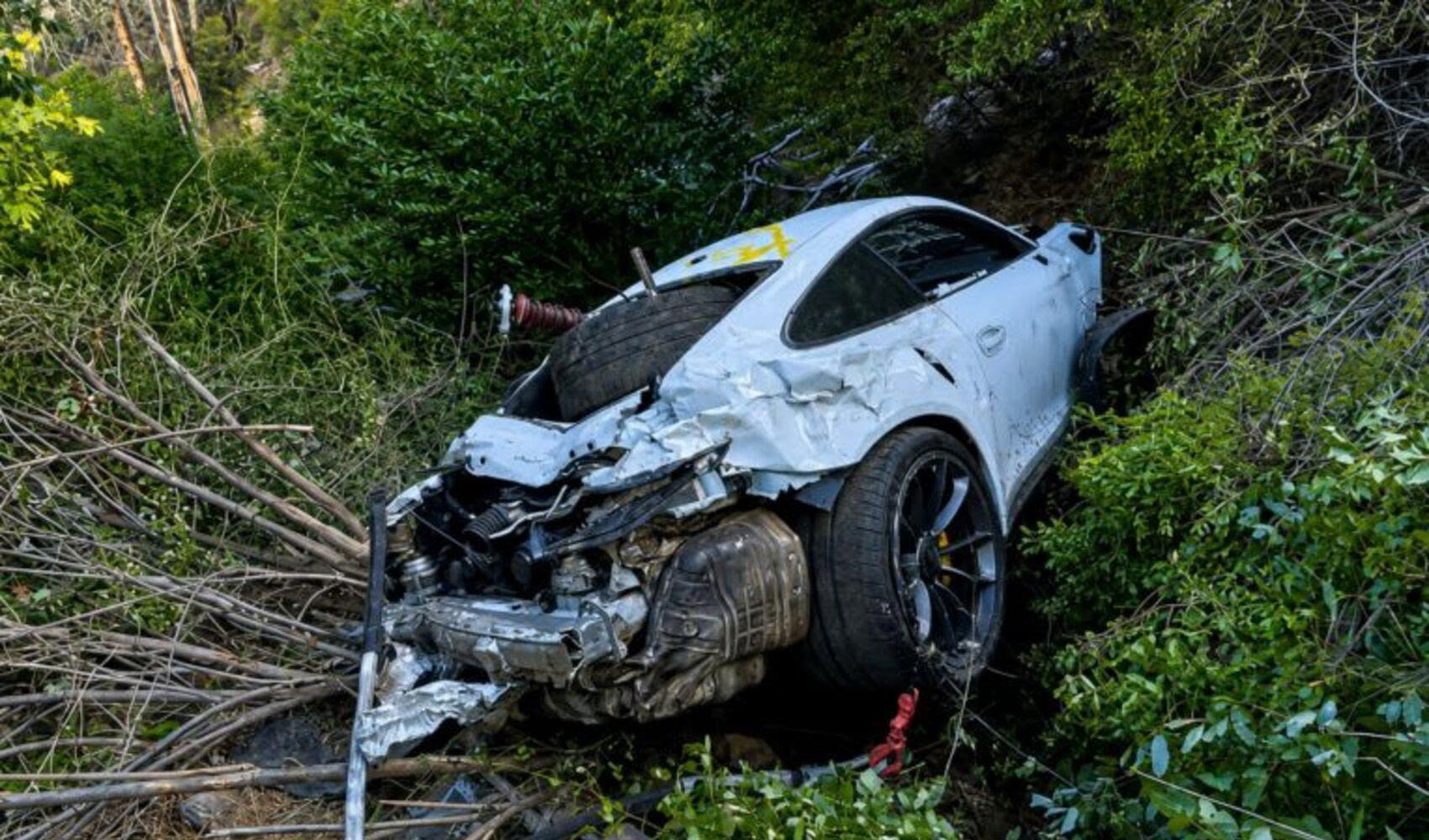 Porsche 911 GT3 RS biến dạng sau tai nạn lao xuống sườn núi, người lái may mắn chỉ bị thương nhẹ