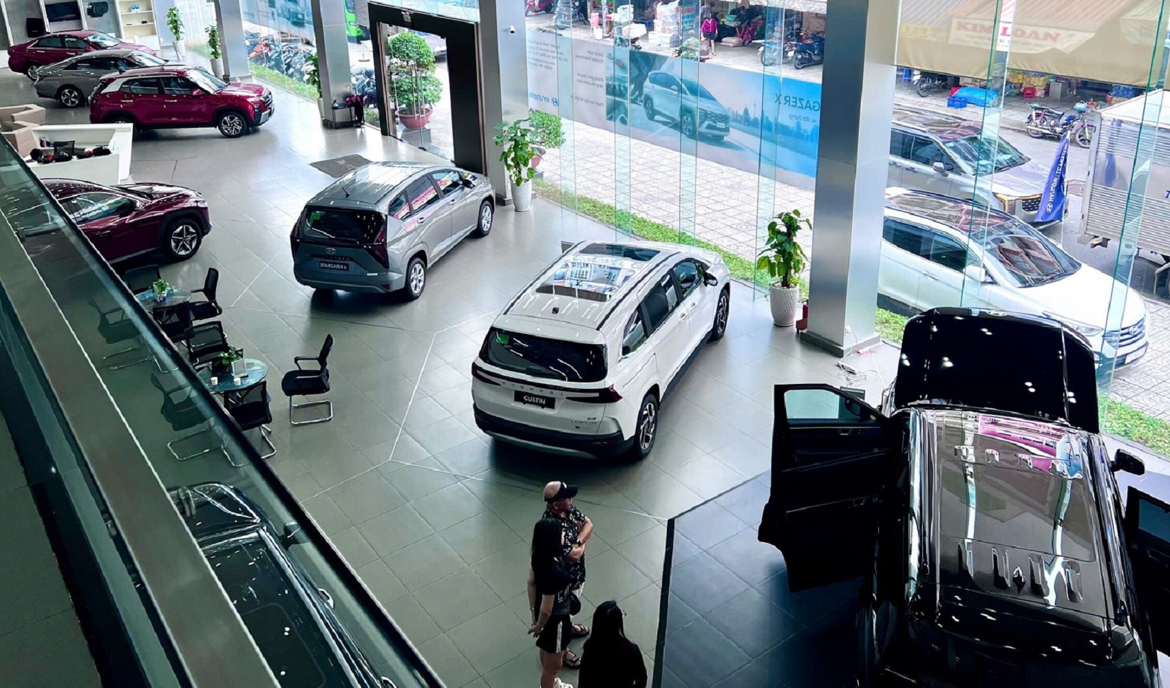 Thị trường ô tô Việt Nam mất đà tăng trong tháng Ngâu