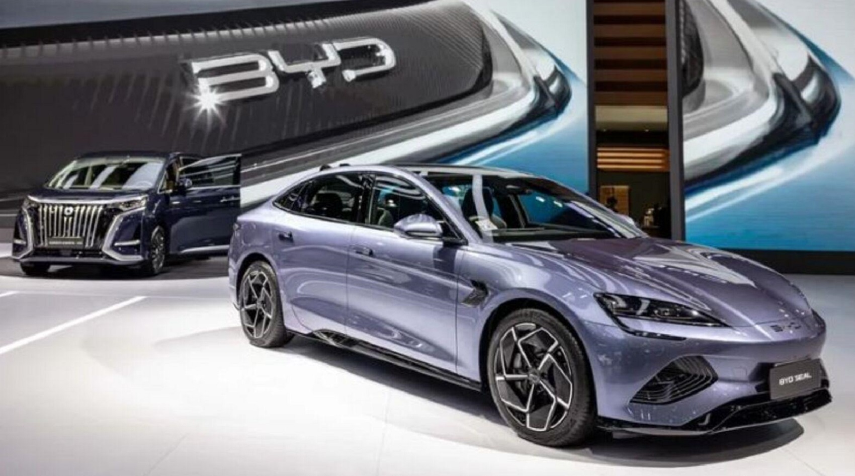 BYD bán hơn 433.000 xe tháng 8, tăng tốc bám  đuổi Chery ở mảng xuất khẩu