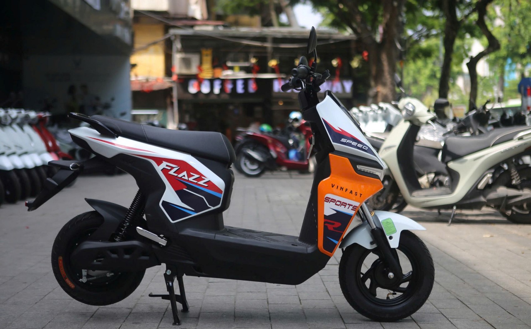 VinFast Flazz Max được học sinh yêu thích nhờ kiểu dáng cá tính