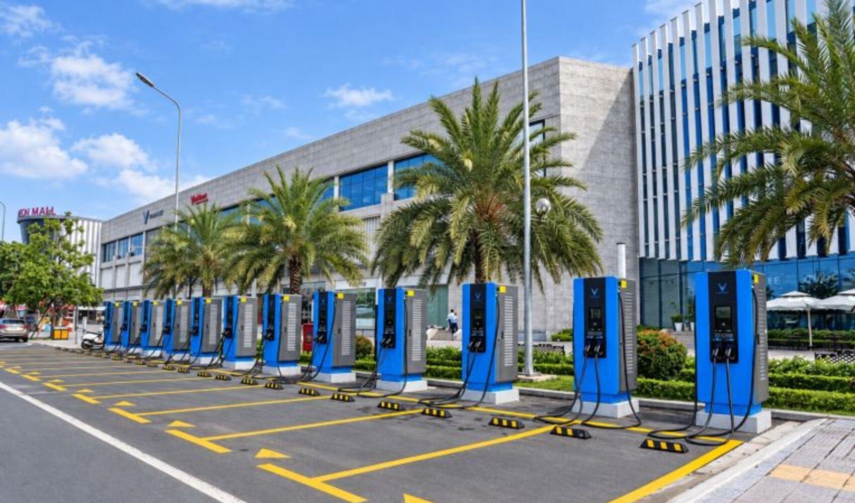 Trạm sạc xe điện phải tương thích kỹ thuật, nhưng không bắt buộc mô hình dùng chung