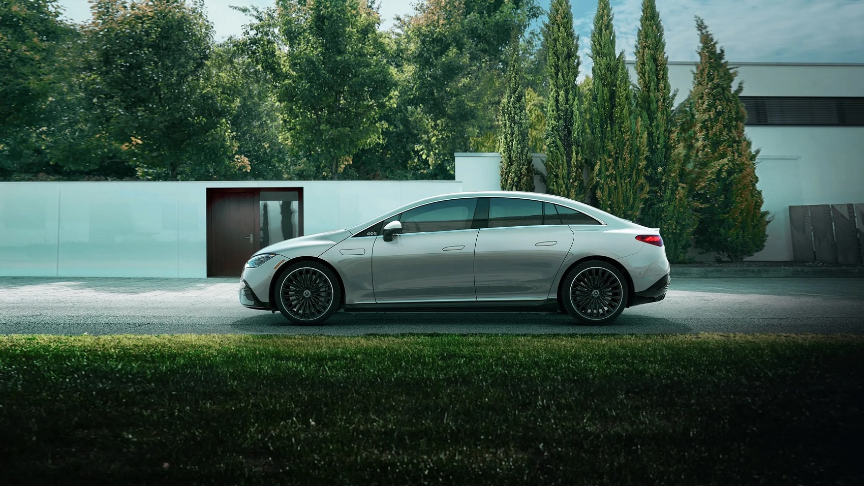 Mercedes EQE sedan bị khai tử sau ba năm mở bán