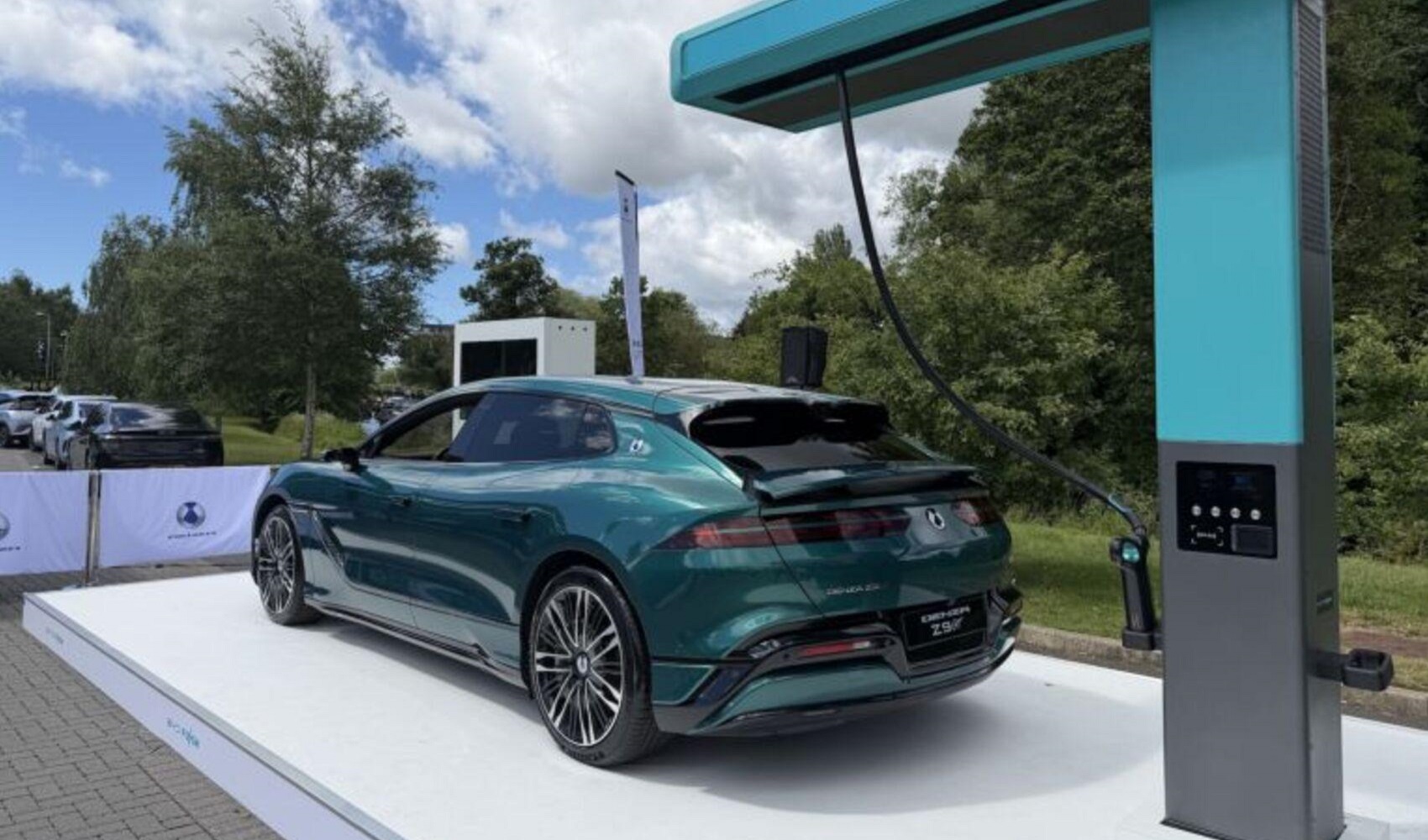 Việt Nam còn giải bài toán số lượng trạm sạc, Đông Nam Á đã có sạc 1.000 kW