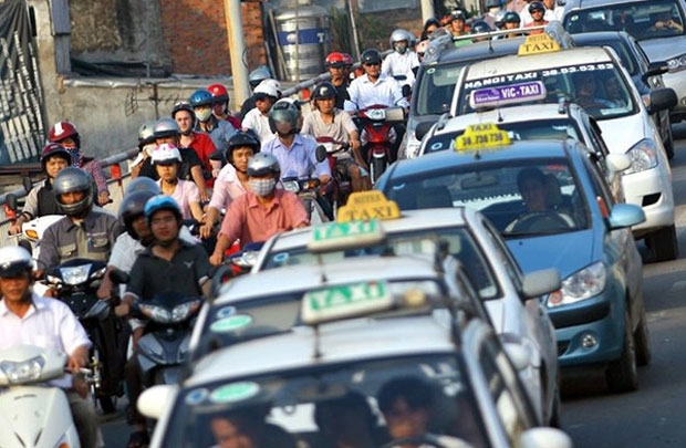 Giá cước vận tải lùi một bước