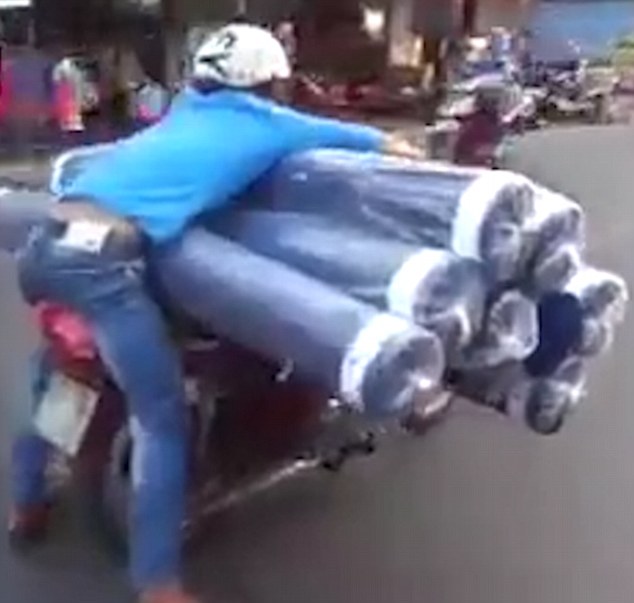 “Shipper” Việt Nam được báo Tây ngưỡng mộ